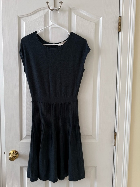 LOFT Dresses & Skirts - LOFT Dark Green Dress with Pleated Skirt